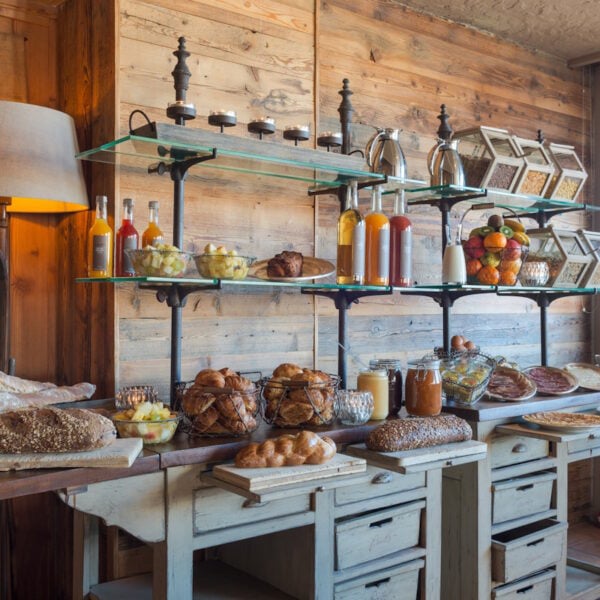 Buffet de petit déjeuner de l'hôtel Au Chamois d'Or