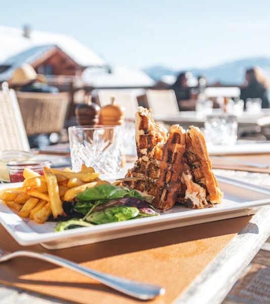 Plat d'été sur la terrasse du Chamois d'Or - NGPROD