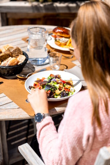 Salade l'été sur la terrasse du Chamois d'Or - NGPROD