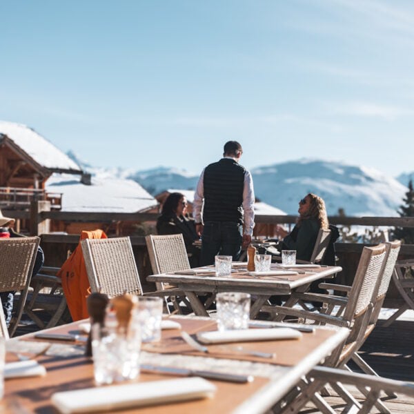 Terrasse ensoleillé de l'hôtel Au Chamois d'Or